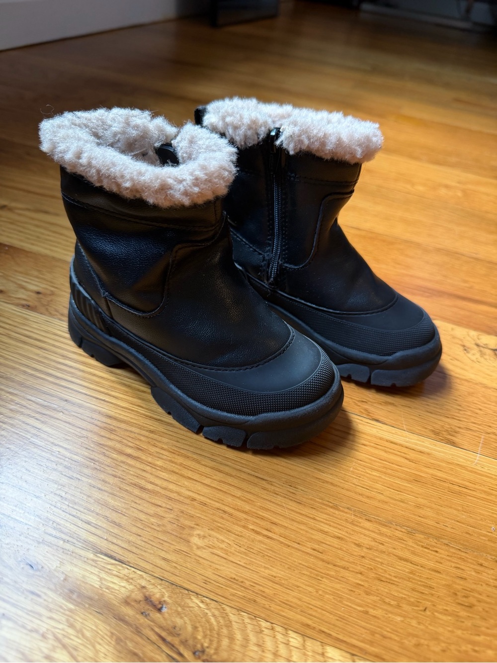 Zara Black Kids Snow Boots with Cream Fur Trim